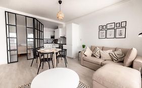 2Ndhomes Modern 1Br Home With Sauna And Balcony In Bulevardi